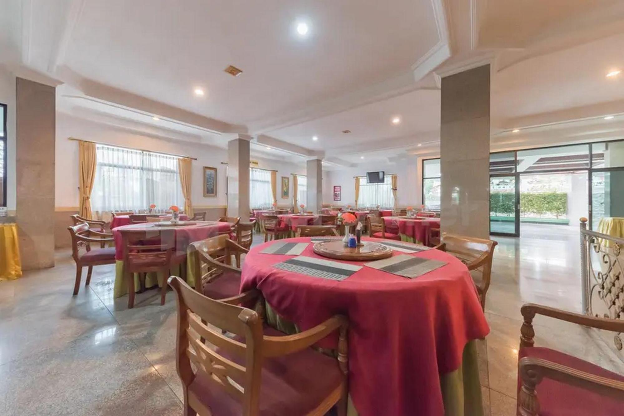 Hotel Ayong Linggarjati Kuningan Mitra Reddoorz Eksteriør billede