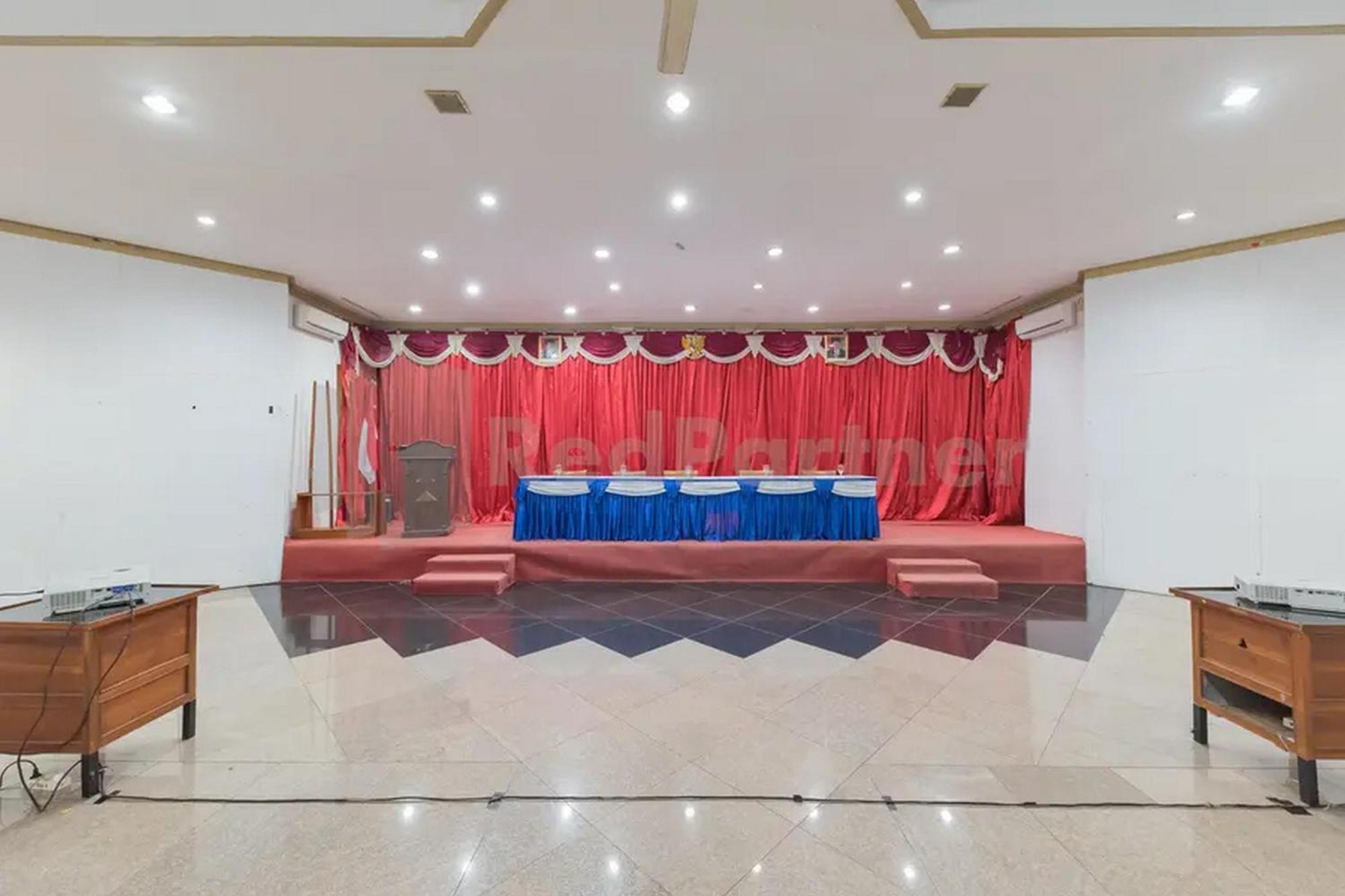 Hotel Ayong Linggarjati Kuningan Mitra Reddoorz Eksteriør billede