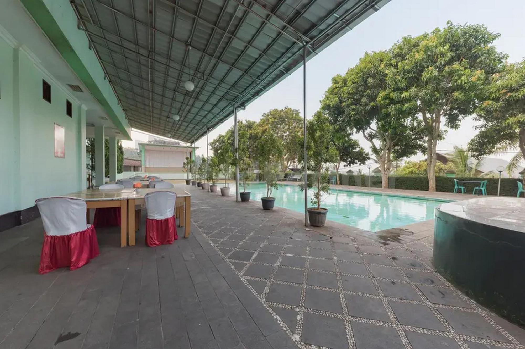 Hotel Ayong Linggarjati Kuningan Mitra Reddoorz Eksteriør billede