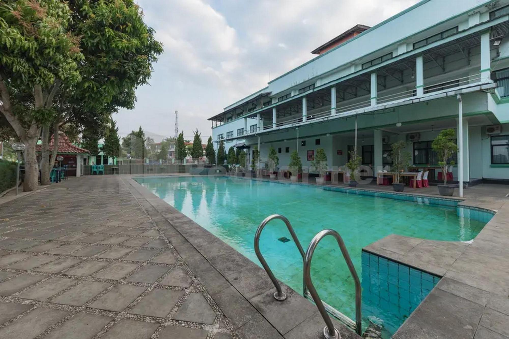 Hotel Ayong Linggarjati Kuningan Mitra Reddoorz Eksteriør billede