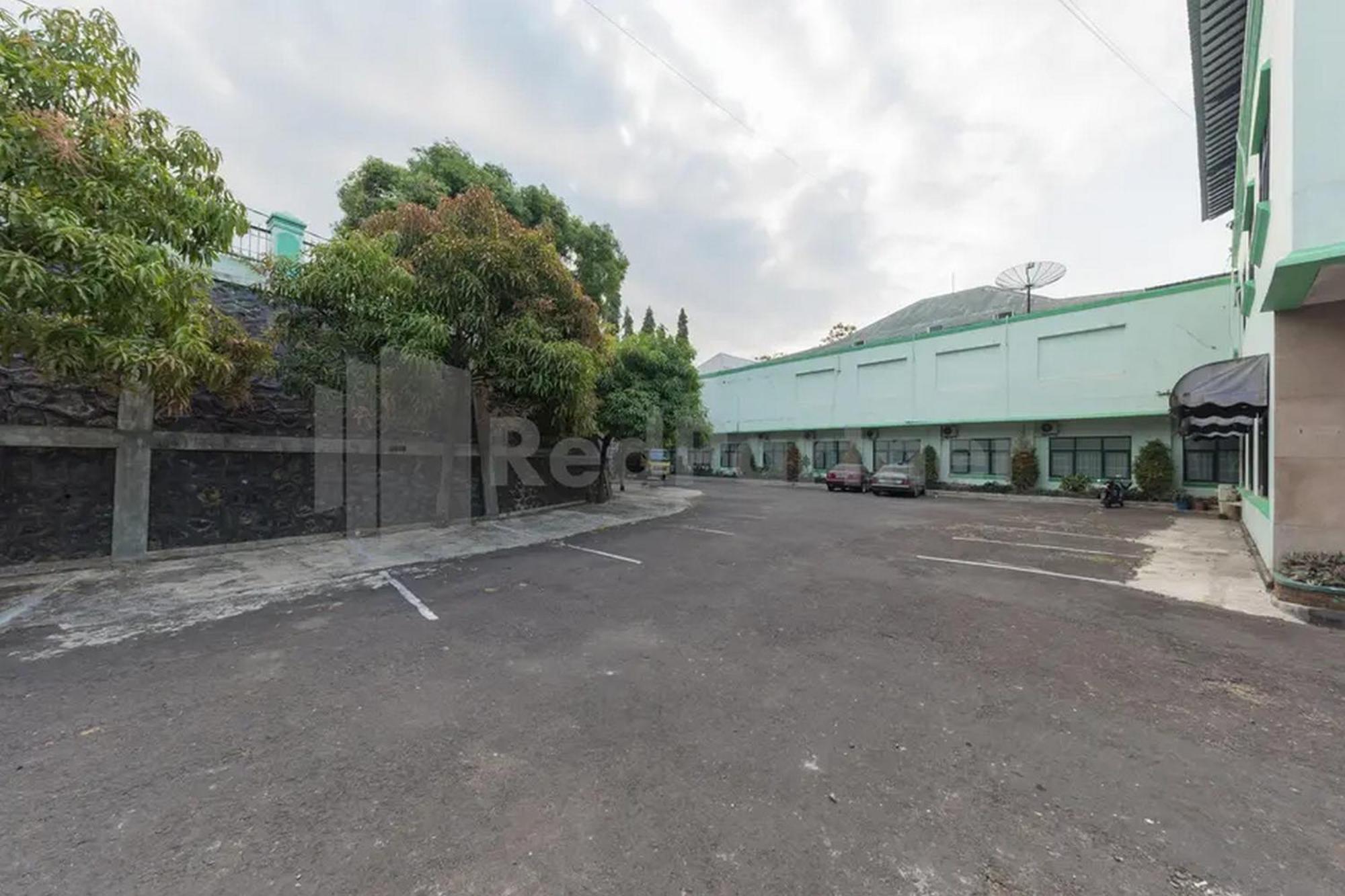 Hotel Ayong Linggarjati Kuningan Mitra Reddoorz Eksteriør billede