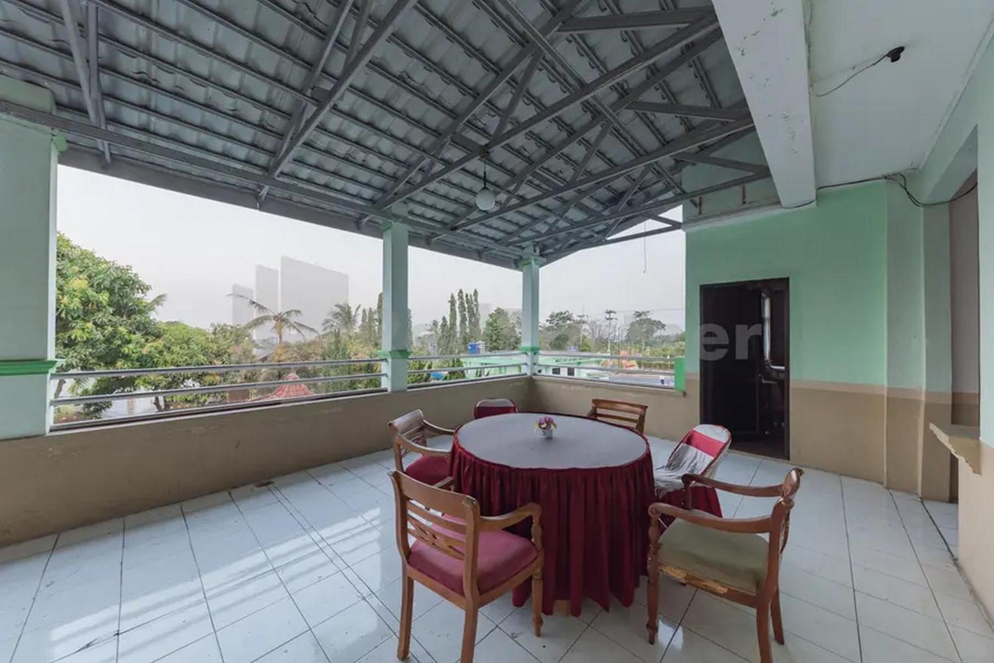 Hotel Ayong Linggarjati Kuningan Mitra Reddoorz Eksteriør billede