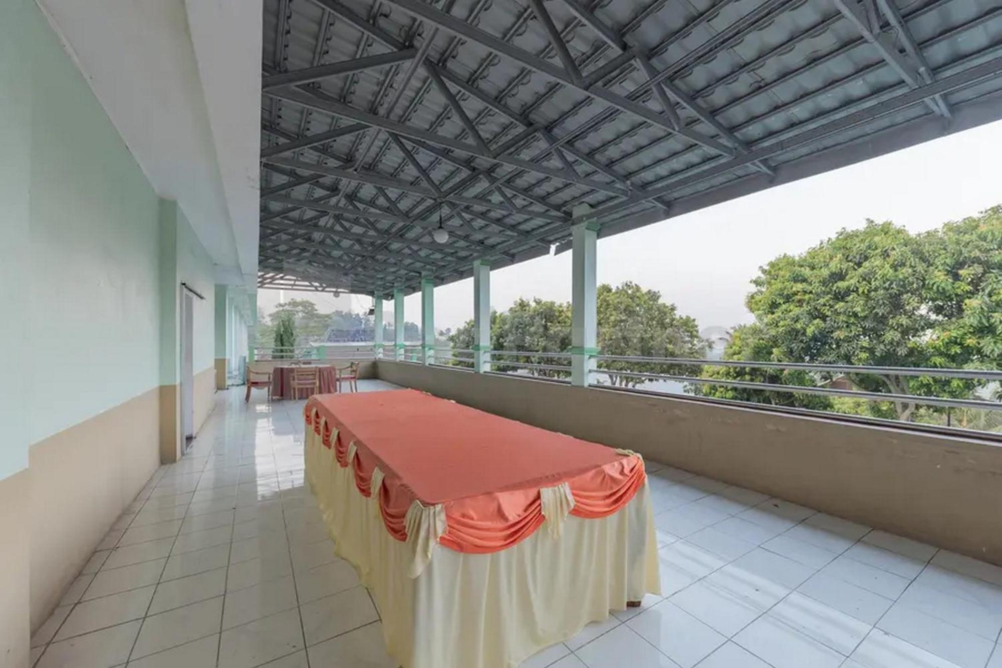 Hotel Ayong Linggarjati Kuningan Mitra Reddoorz Eksteriør billede