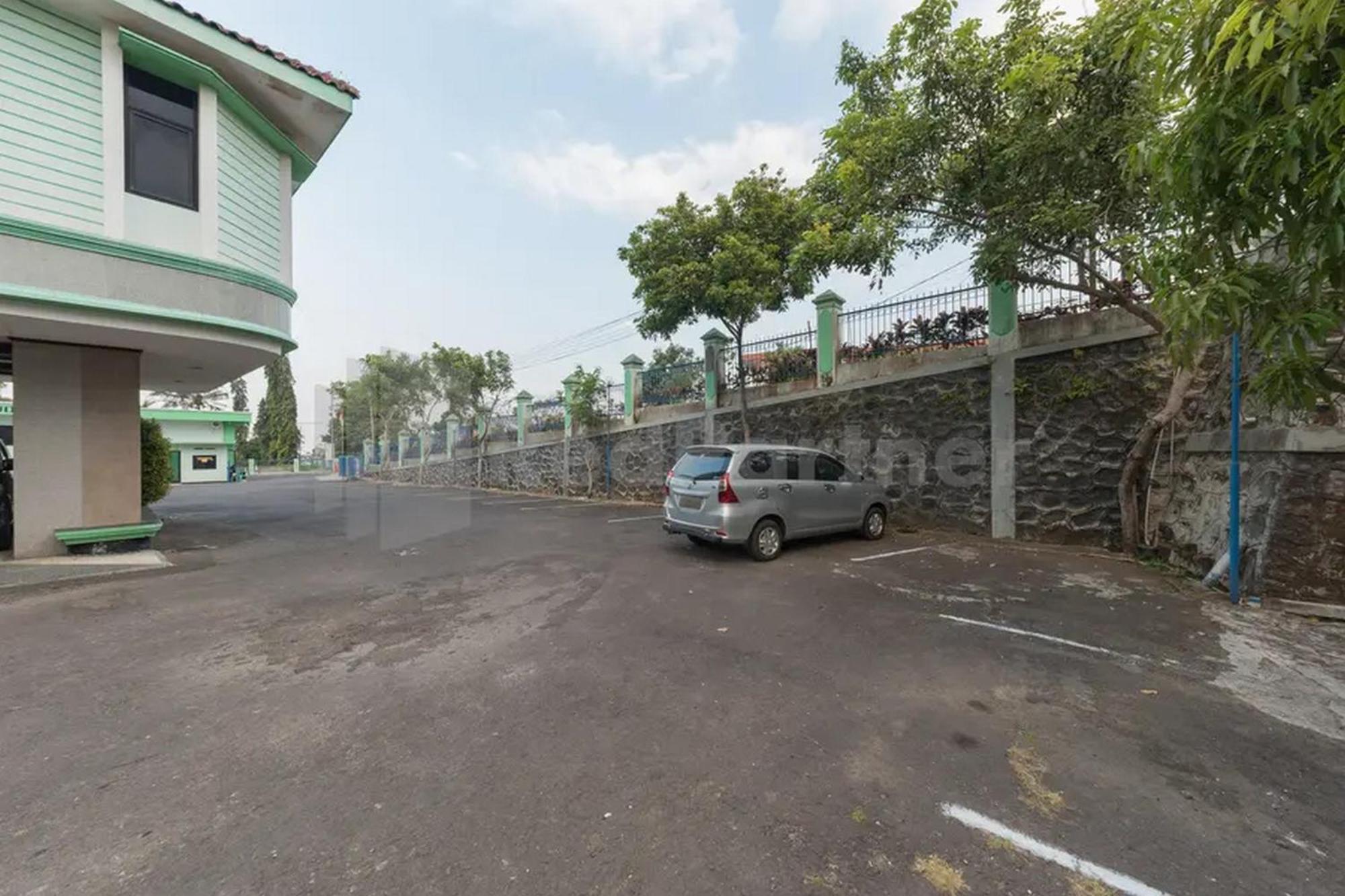Hotel Ayong Linggarjati Kuningan Mitra Reddoorz Eksteriør billede