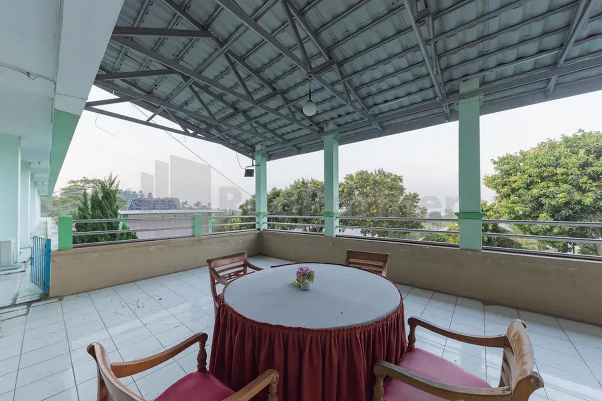 Hotel Ayong Linggarjati Kuningan Mitra Reddoorz Eksteriør billede