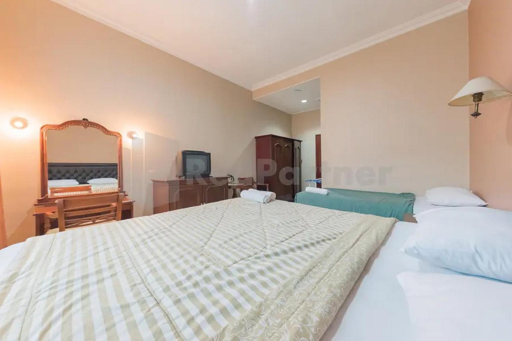 Hotel Ayong Linggarjati Kuningan Mitra Reddoorz Eksteriør billede